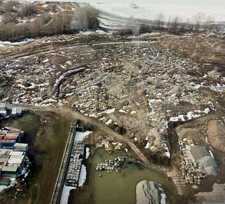 В водоохраной зоне р. Волга выявлено несанкционированное складирование строительных и бытовых отходов 